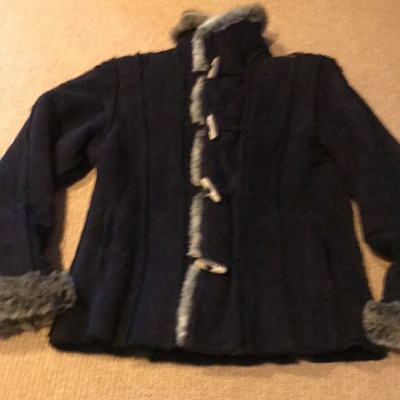 Shearling Leather jacket w/ fur trim made in USA by Skea. Fits like a size 8. - Picture 5 of 8